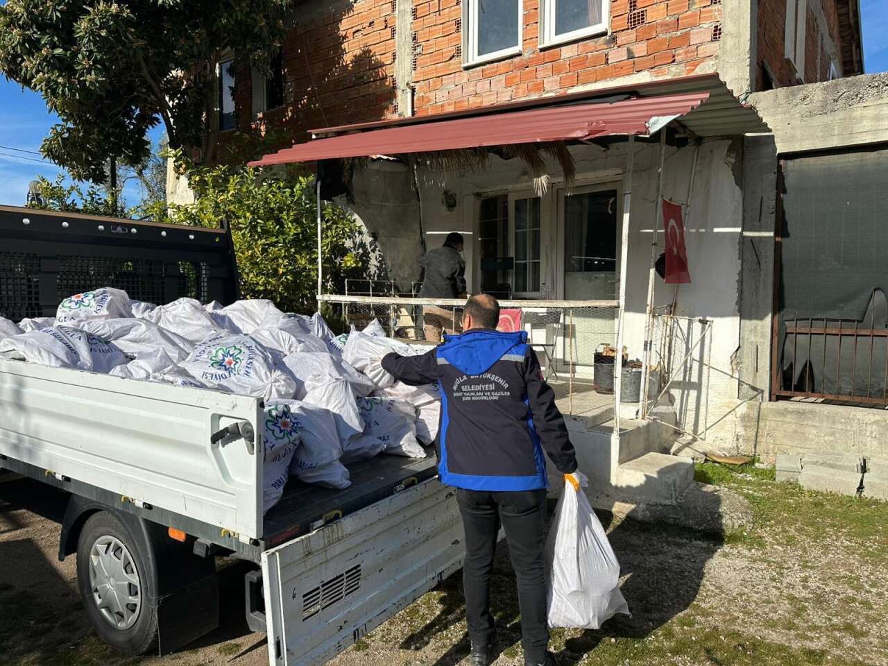 Büyükşehir Belediyesi’nden Soğuk Günlerde Isınma Yardımı 4